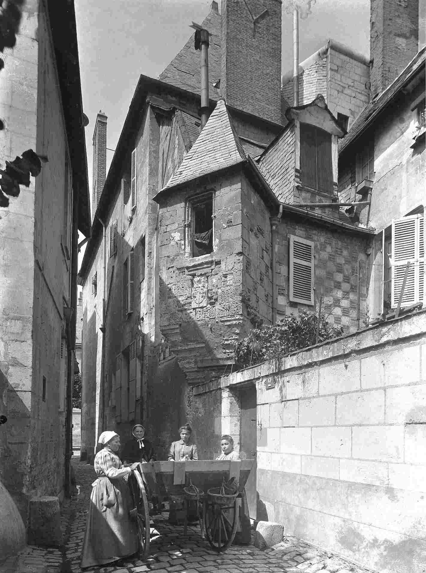Hôtel de Bonne-Aventure à Tours, passage des Jacobins, de Mantelier ou Lefèvre, 1895, BFP 0012-0026.